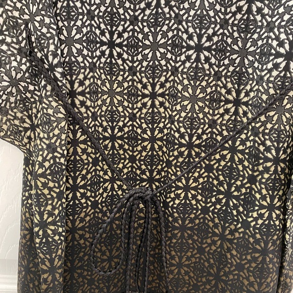 Jessica Simpson maternity blouse, black and tan size Small excellent condition. - Picture 6 of 6